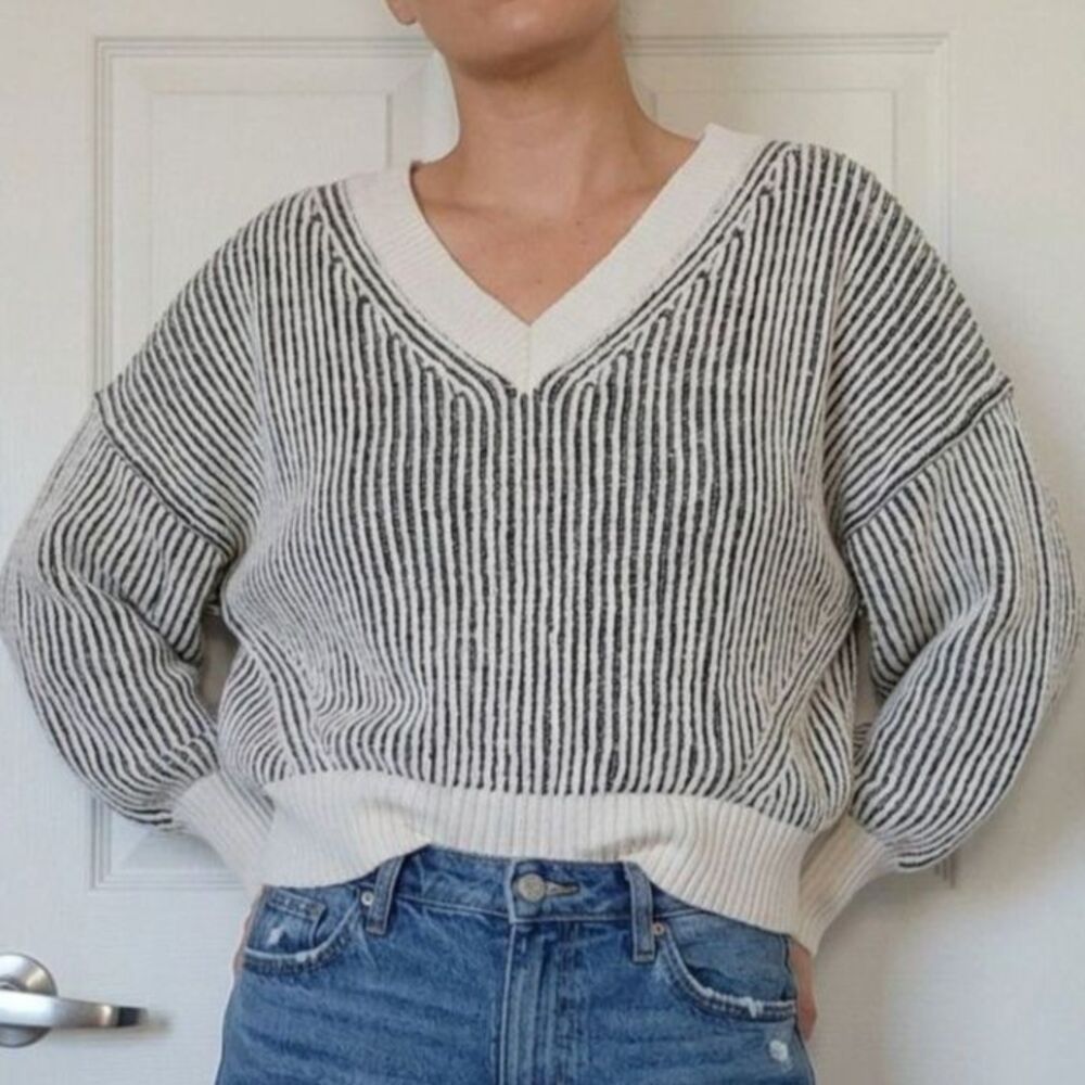 Aerie Sweater Womens Black White Striped V Neck Chunky Oversized Fall Winter